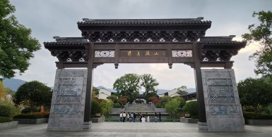 你是什么样的人，就会感召同样的人到你身边