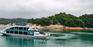 不要称赞孩子的相貌，不要常常称赞孩子的才华，应该称赞他的德行